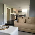Apartament Cozy Ground Floor In Nature, By Driving 300 Metres Of Gravel Road On Of The Hill *