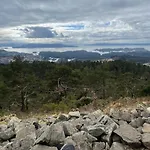 Apartament Cozy Ground Floor In Nature, By Driving 300 Metres Of Gravel Road On Of The Hill Lunde (Hordaland)