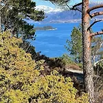 Apartament Cozy Ground Floor In Nature, By Driving 300 Metres Of Gravel Road On Of The Hill Lunde (Hordaland)
