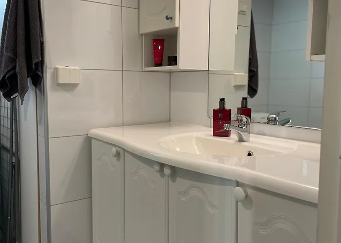 Cozy Ground Floor In Nature, By Driving 300 Metres Of Gravel Road On Of The Hill Apartment