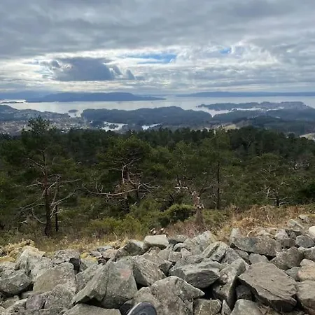 Lejlighed Cozy Ground Floor In Nature, By Driving 300 Metres Of Gravel Road On Of The Hill Lunde (Hordaland)