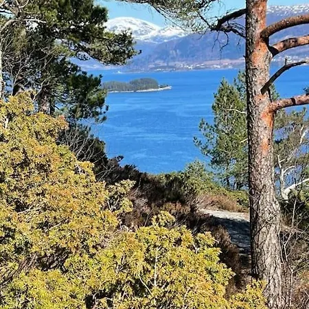 Lejlighed Cozy Ground Floor In Nature, By Driving 300 Metres Of Gravel Road On Of The Hill Lunde (Hordaland)